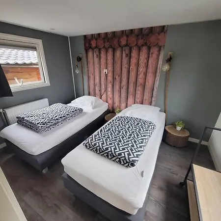 Kom Genieten In Het Houthakkers Huisje! Шале